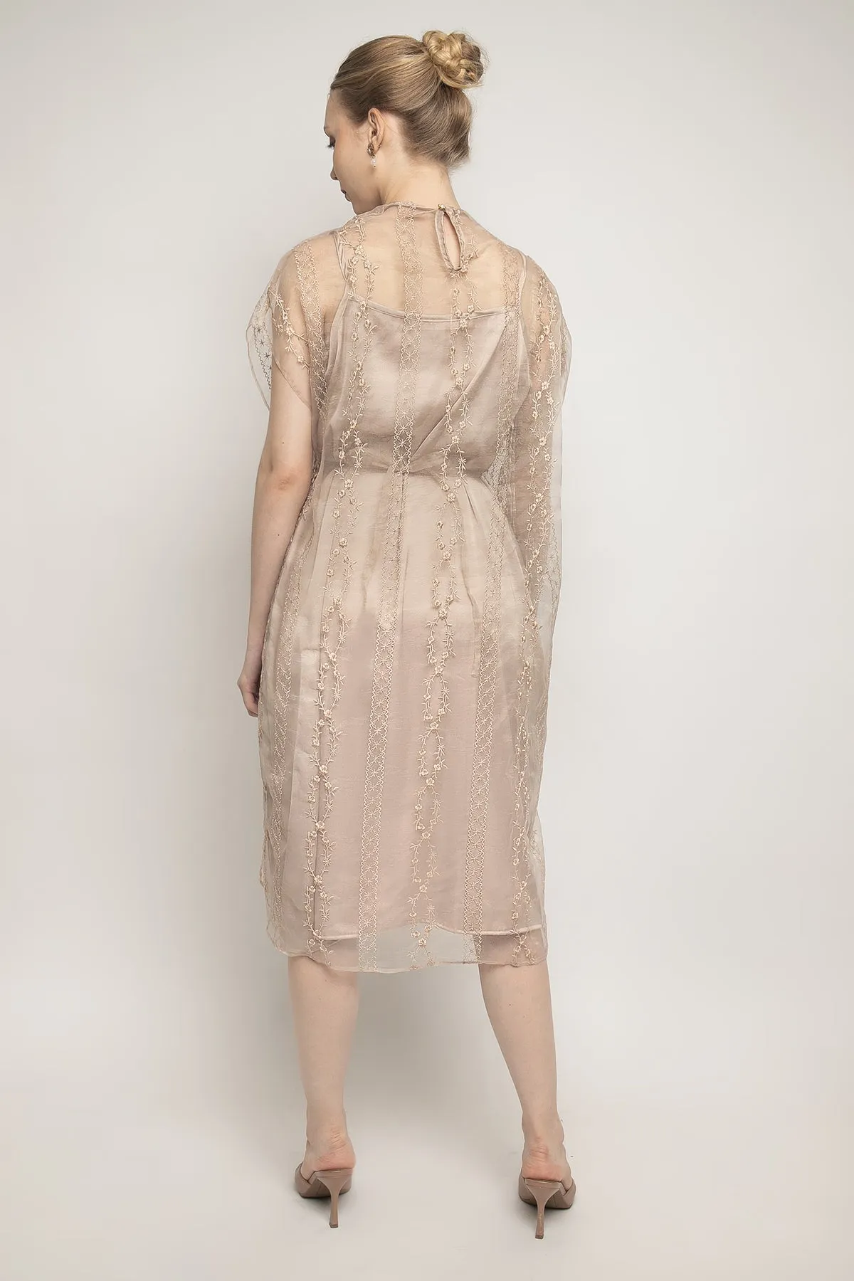 Arshaka Dress in Latte