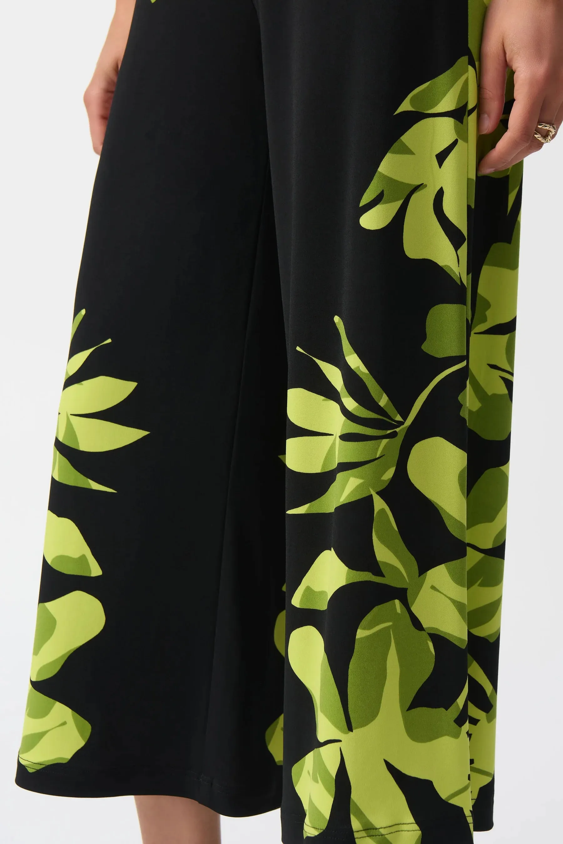 Black/Multi Silky Knit Floral Print Culotte Pants Style 251189