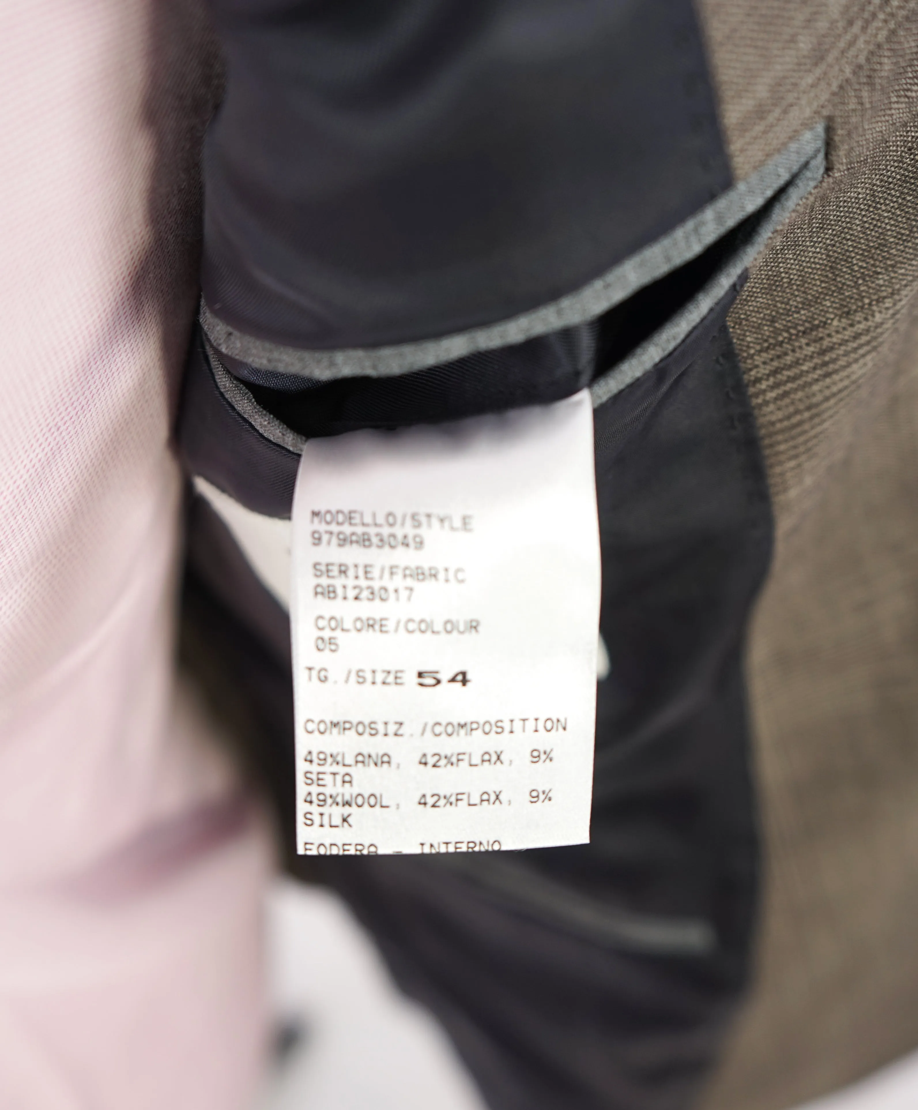 ELEVENTY -By ERMENEGILDO ZEGNA "PLATINUM" 2/3 Roll SILK/LINEN Suit - 44R