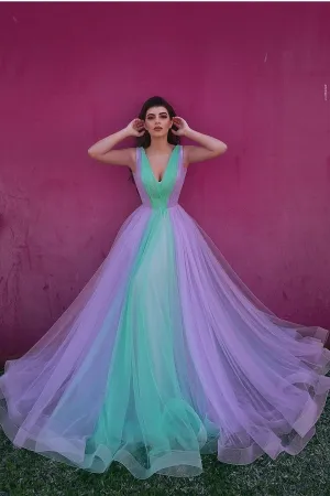Enchanting Tulle Color Block Prom Gowns with V-neckline
