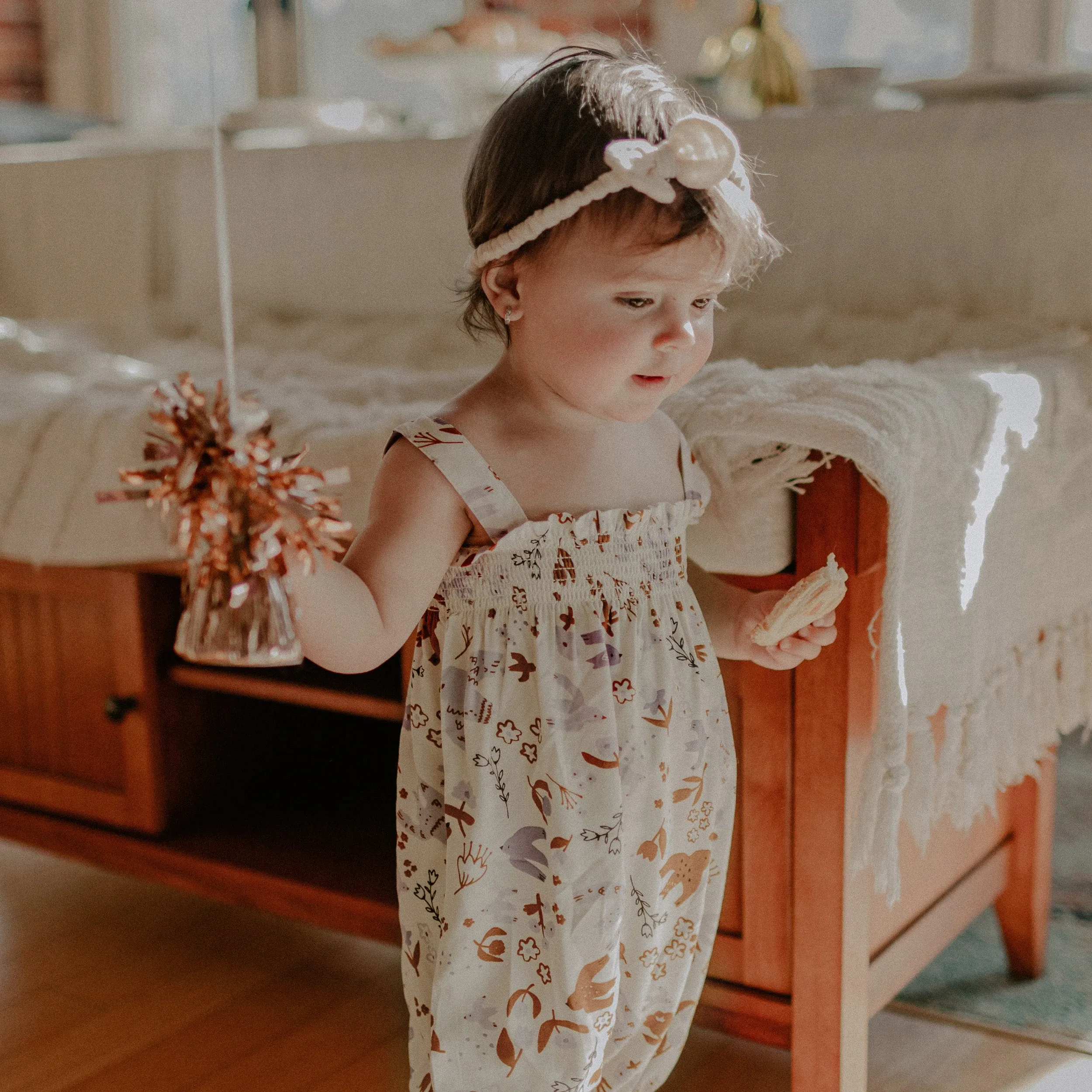 Salopette crème avec oiseaux de coupe ballon en viscose, naissance || Cream overall with birds ball-cutting in viscose, newborn