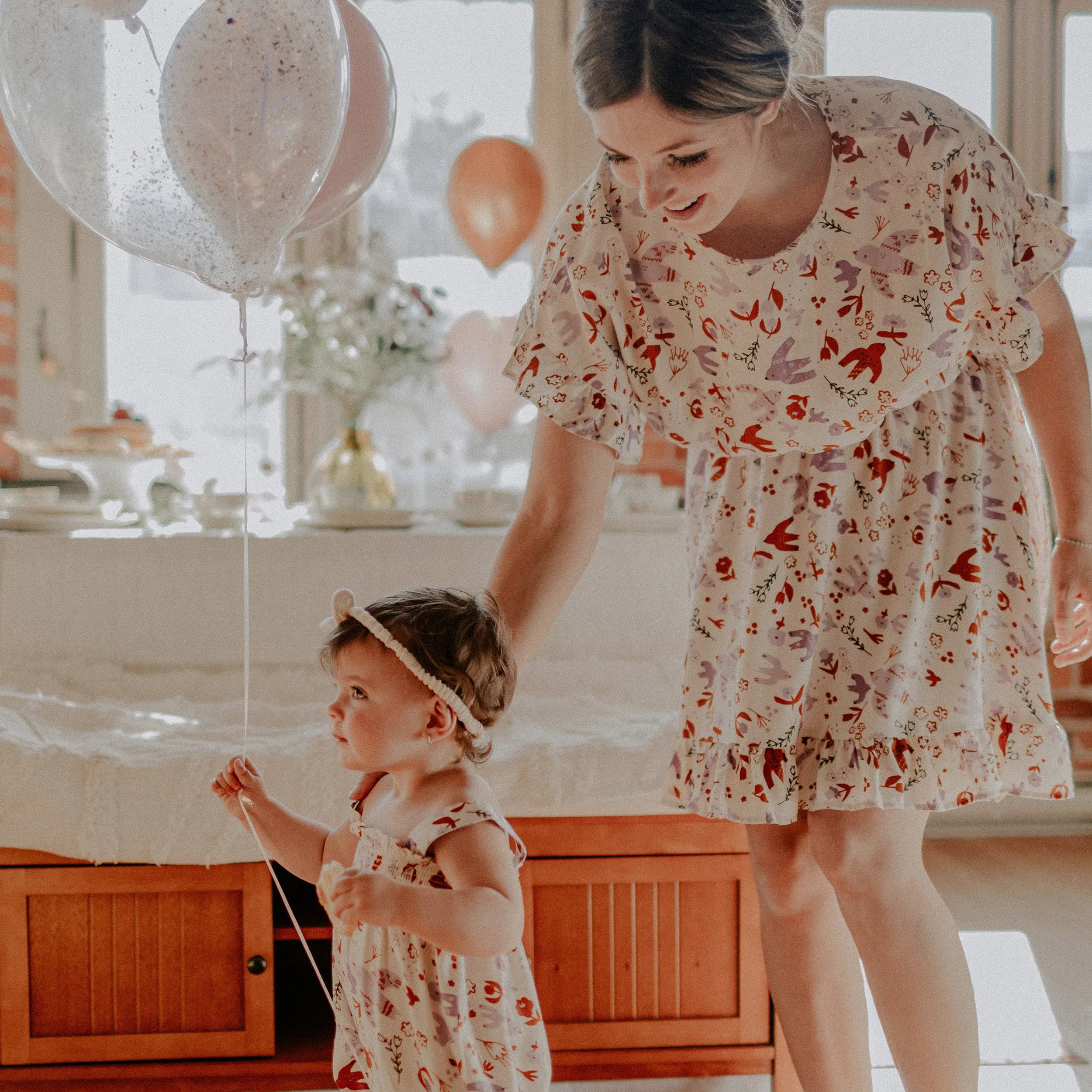 Salopette crème avec oiseaux de coupe ballon en viscose, naissance || Cream overall with birds ball-cutting in viscose, newborn
