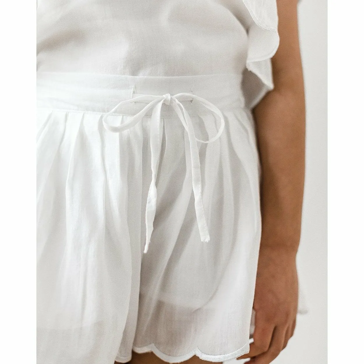 Scallop Short - White