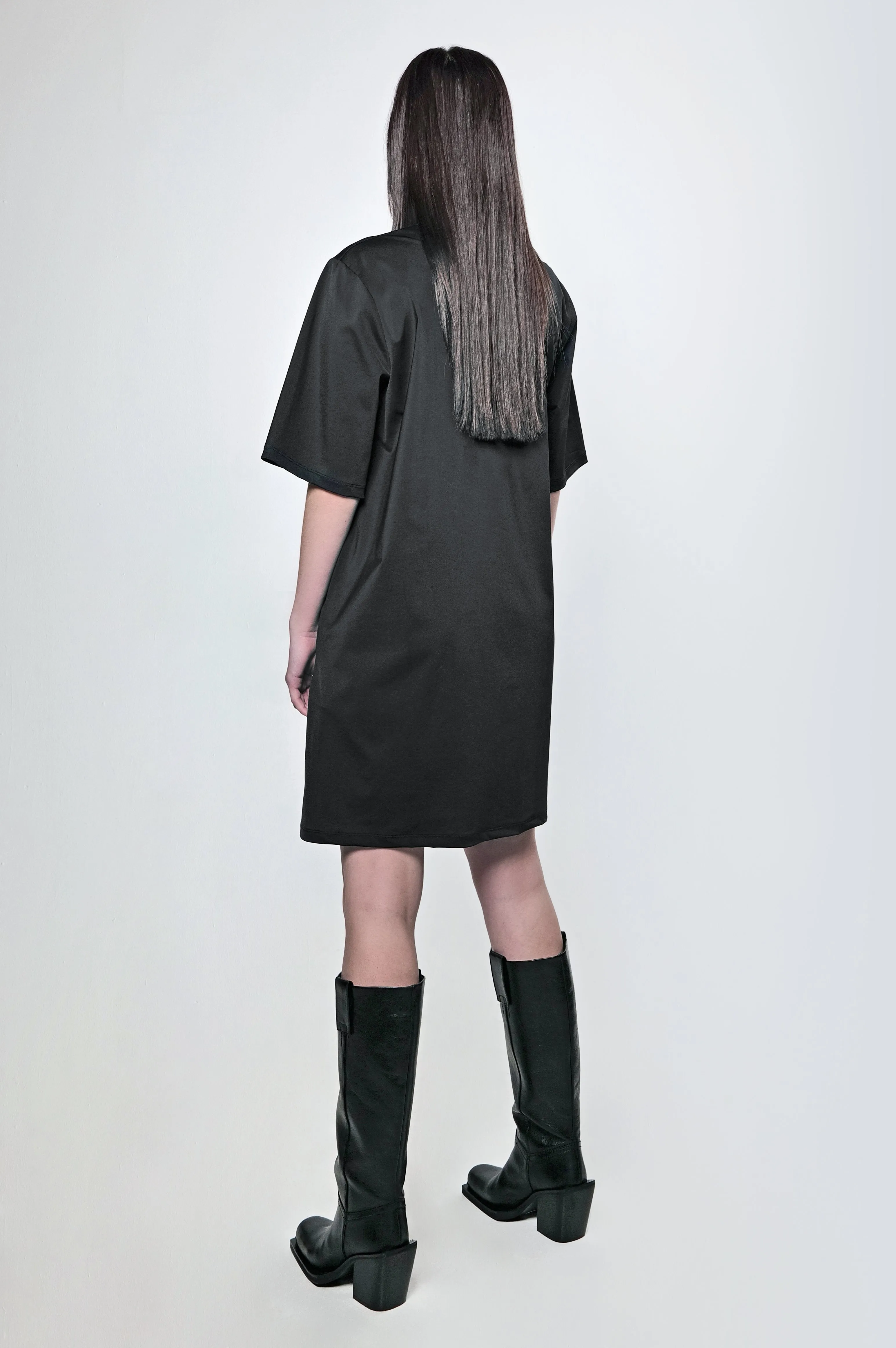 The V T-shirt Dress