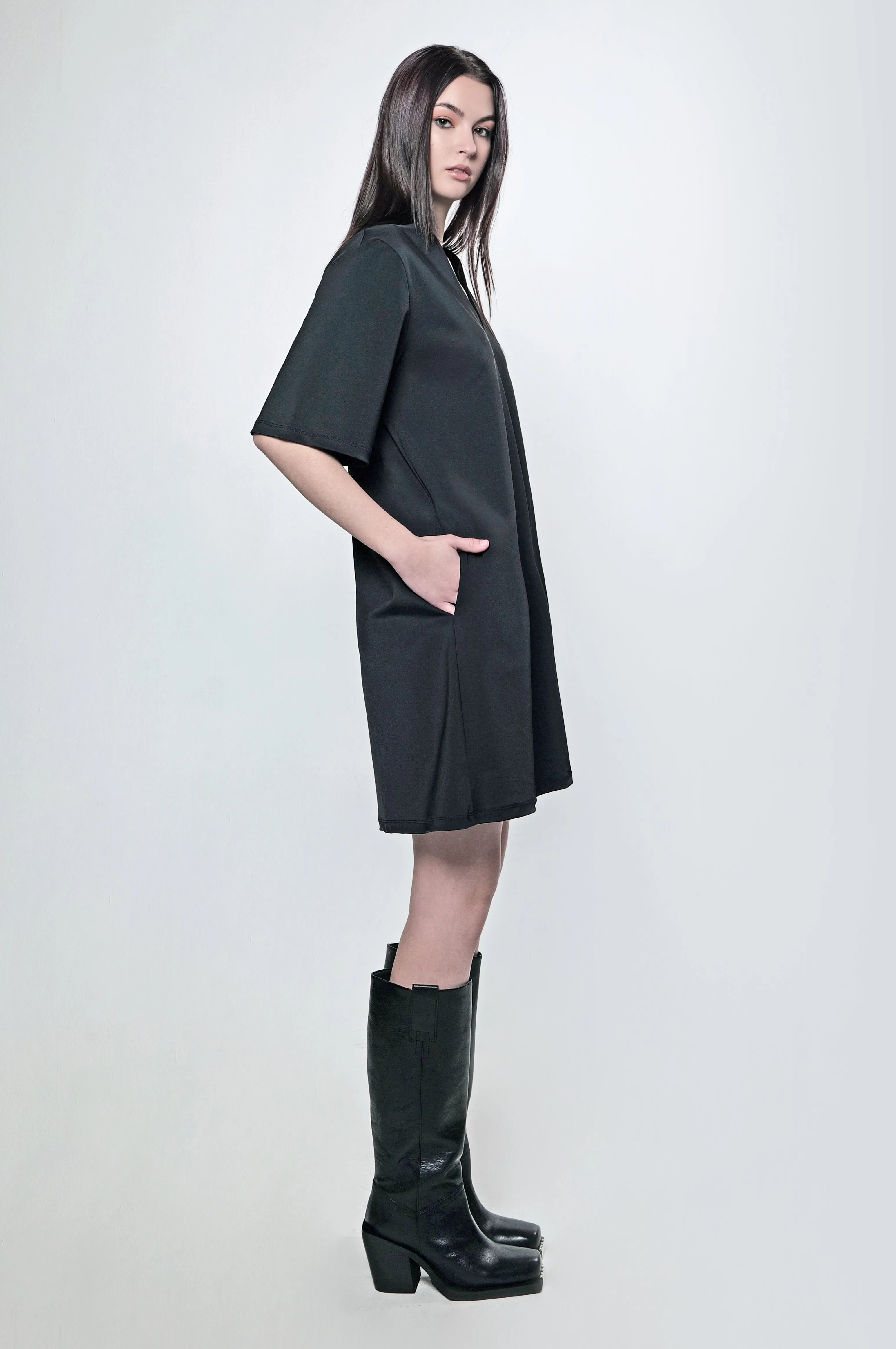 The V T-shirt Dress