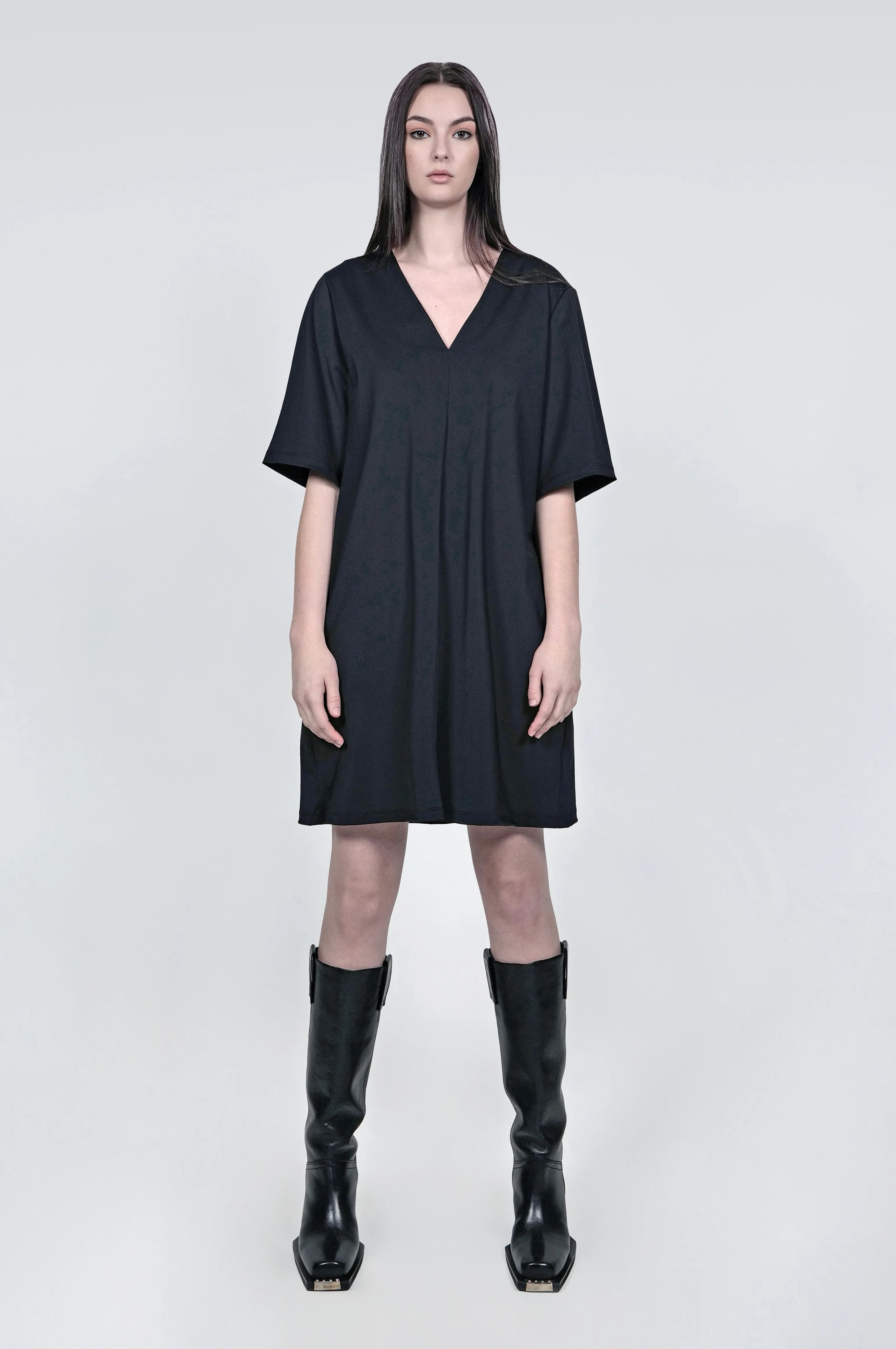 The V T-shirt Dress