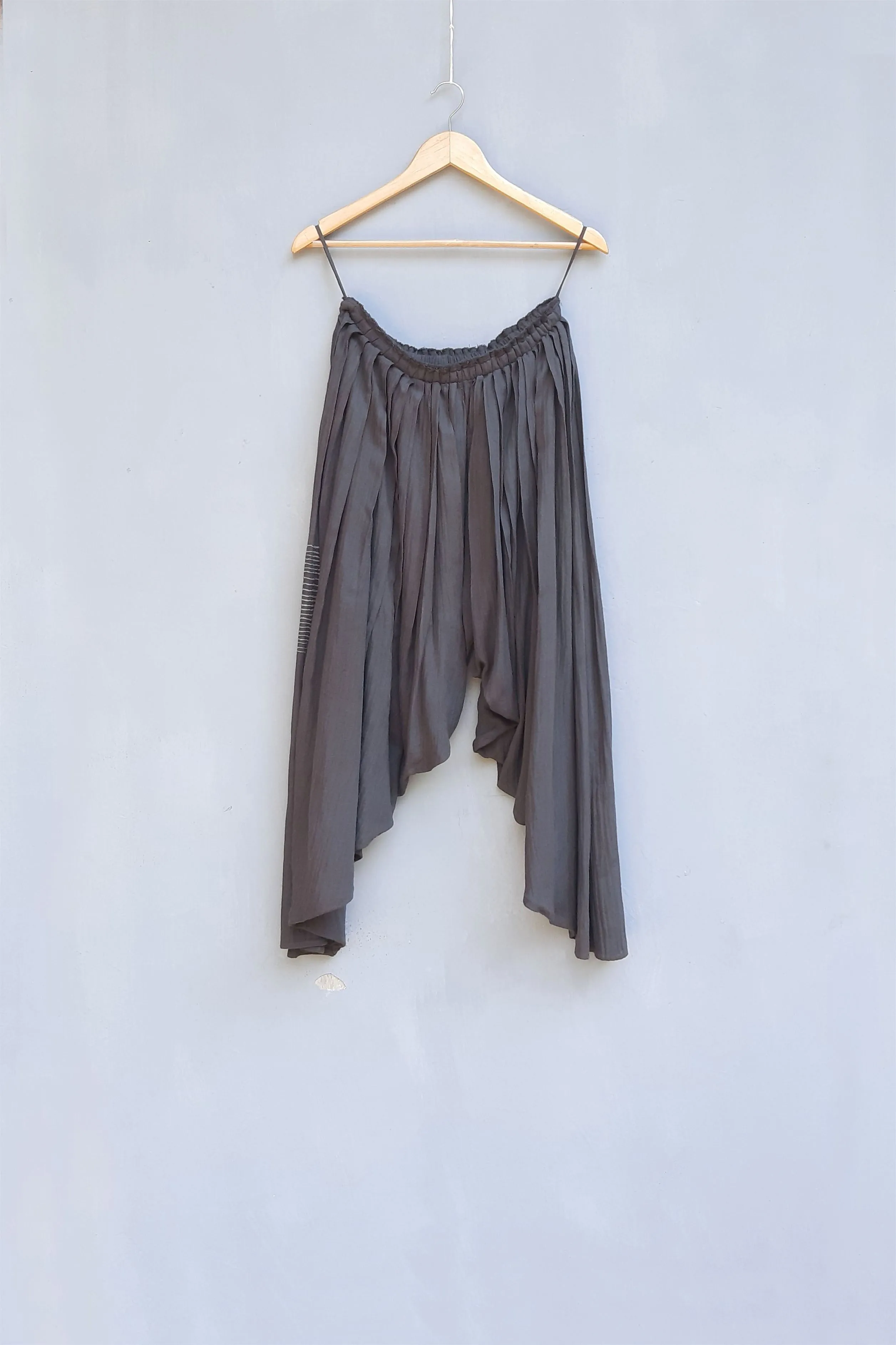 Urvashi Kaur   I   Shilin DHOTI QUOTIENT PANTS linen noil slate TESSELLATE- 84